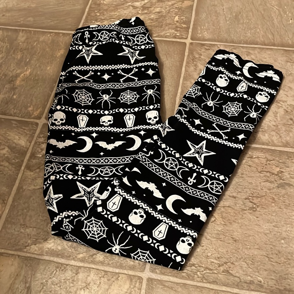 Dollskill Black and White Sweater Print Leggings